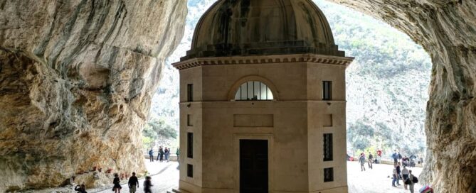 visitare le marche tempio di valadier