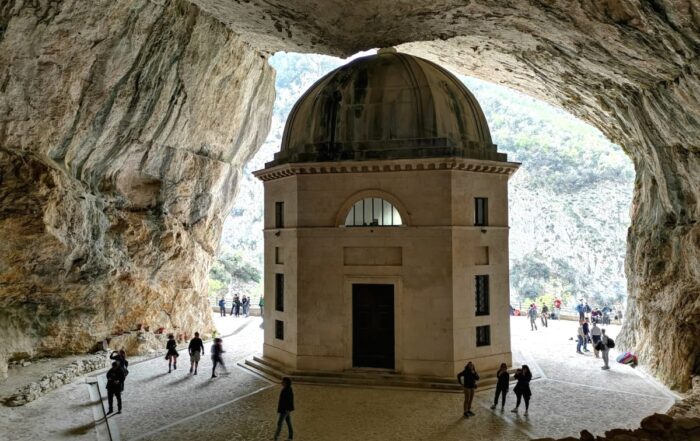 visitare le marche tempio di valadier