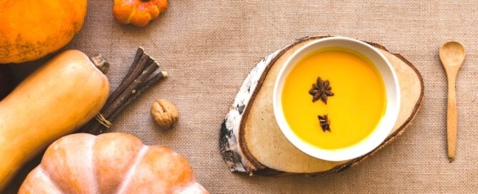 bevande antinfiammatorie per l'autunno con zucca e spezie golden milk pumpkin latte e matcha latte